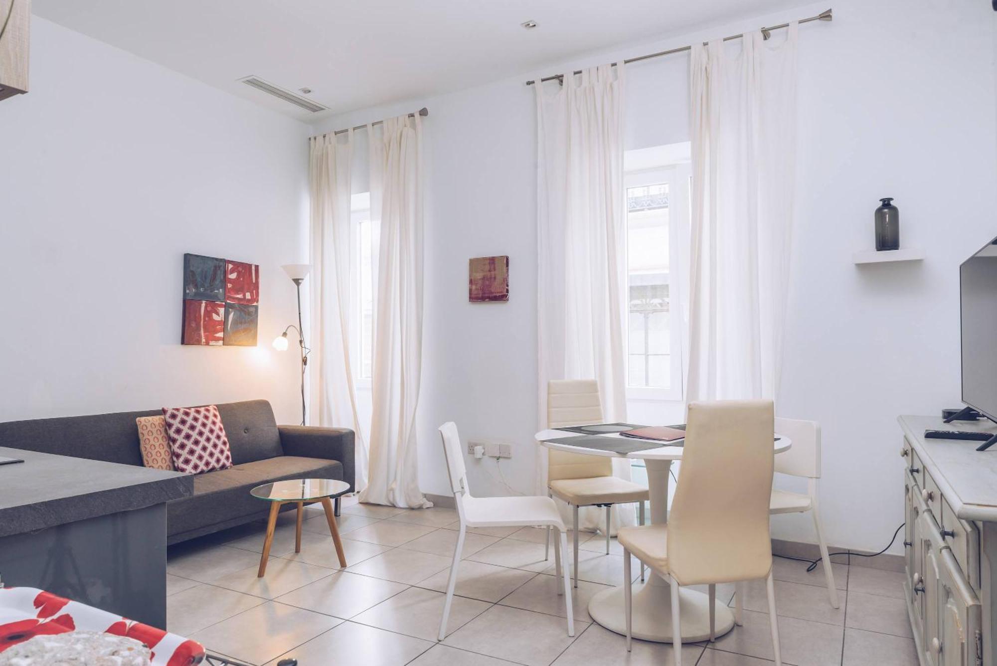 2Br And 2Ba In The Zoko Cozy And Convenient Apartment Gibraltar Bagian luar foto